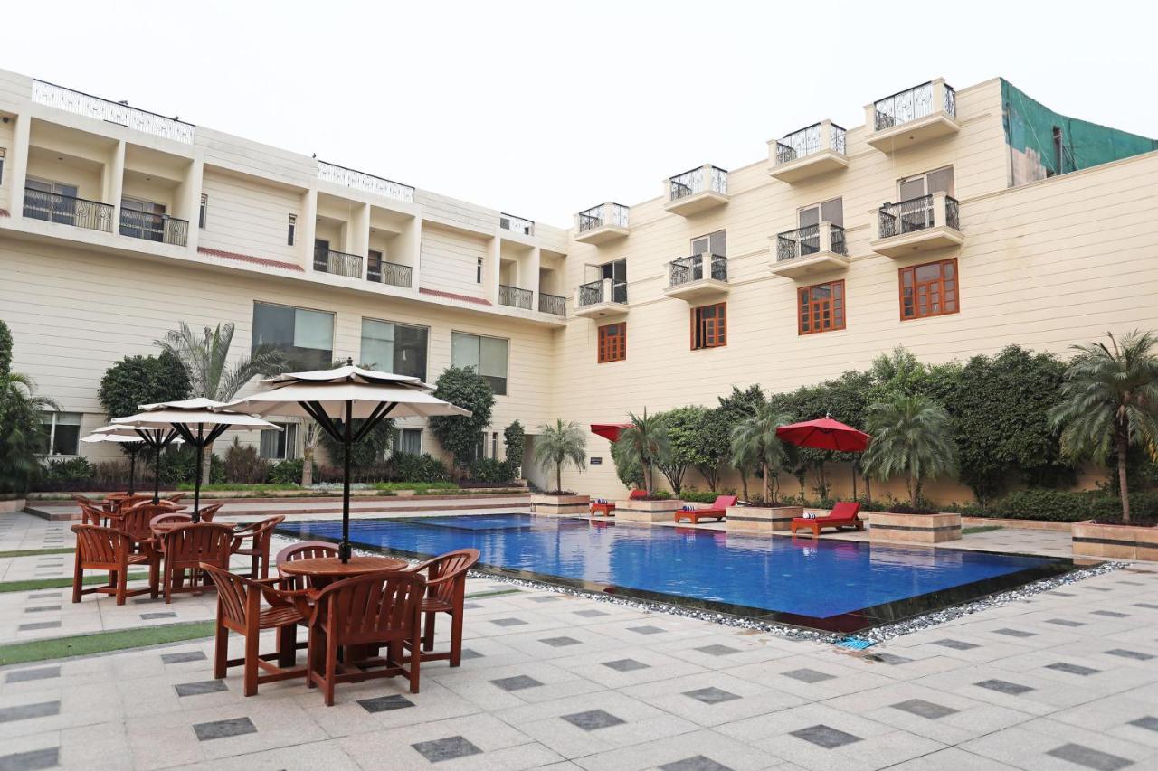 Westend Inn - Resort And Banquet Near Delhi Airport New Delhi Exterior photo